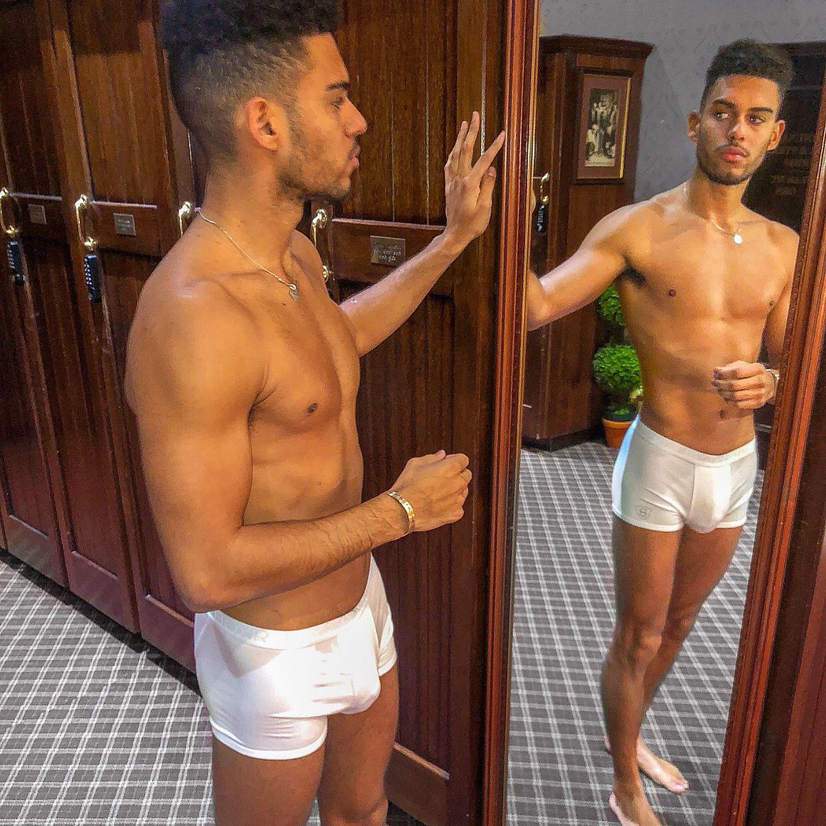 FitFamousMales's tweet photo. Jeez! @Jacksweekender is looking good in @BOXR_BOX 😜🔥 https://t.co/9OTHB5lx4F