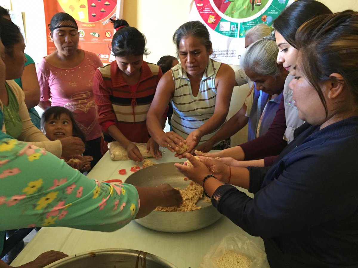 MogarzSC's tweet photo. - Actividad: Capacitación en preparación de alimentos.
- Proceso educativo: Nutrición humana.
- Lugar: San Miguel Ixtapan, Tequixtepec.
- Responsable: Nut. Osmayra Ziga.
 
#WeCanDoIt 💪
#LaMixtecaOaxaqueña 🌄

@IvetteMurat
@alejandromurat
@lopezobrador_
#SADER
#SEDAPA
#Oaxaca https://t.co/dQwk2O4OFp
