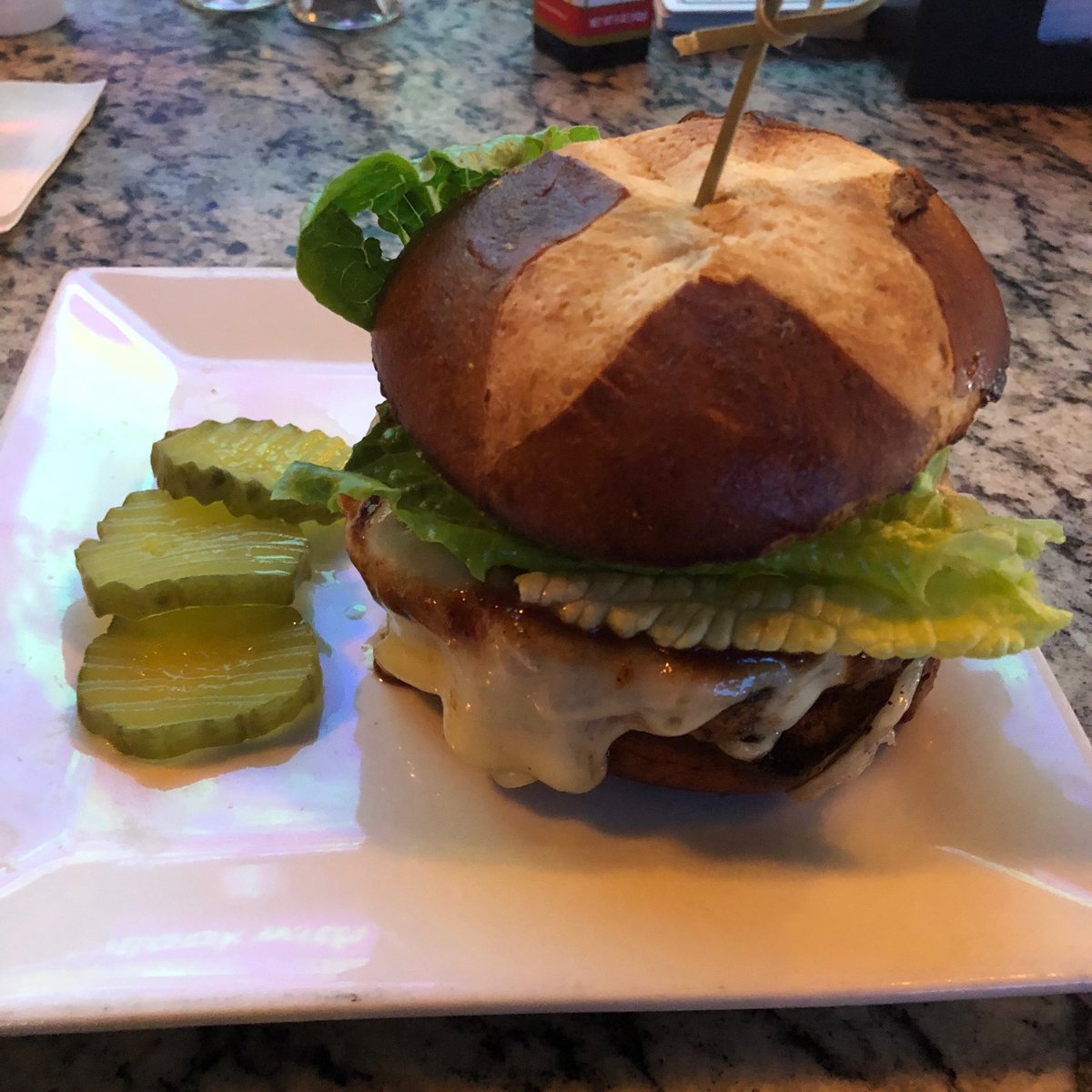 Having the $5 burger special at ⁦<a href="/IrishExitNYC/">The Irish Exit NYC</a>⁩ (+ cost of Swiss cheese)
🍴 
#food