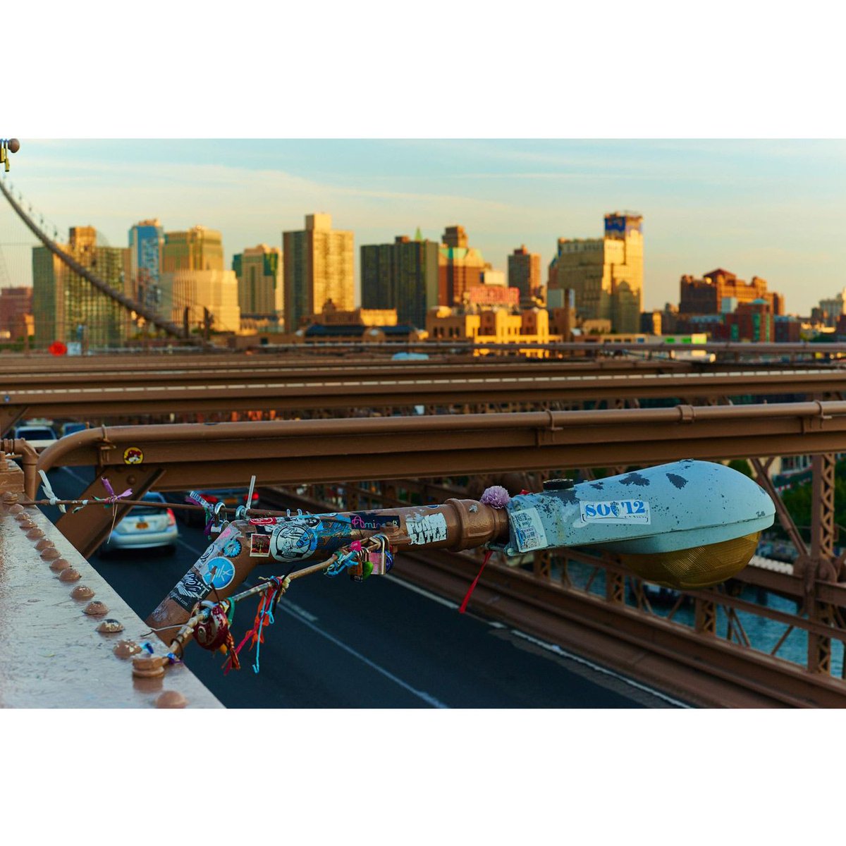 _ramos_solis_'s tweet photo. Landscape Serie - Brooklyn Bridge.⠀
No more room at the Bridge, no problem. 
#nyc #landscape #street #photooftheday #ramossolis https://t.co/VZXmz2rQy6