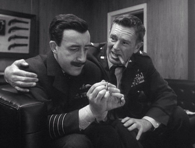 cfilmhistoria's tweet photo. Dr. Strangelove or: How I Learned to Stop Worrying and Love the Bomb (
¿Teléfono rojo? Volamos hacia Moscú) de Stanley Kubrick, 1964, con Peter Sellers, George C. Scott, Sterling Hayden, Keenan Wynn, Slim Pickens, Peter Bull, James Earl Jones, y Tracy Reed. https://t.co/Mf7cJ9fKF7