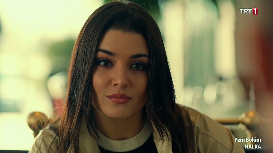 TvDunyasii's tweet photo. Hande Erçel'i sevenlere gelsin. 😍#Halka https://t.co/DtGxNZC6u4