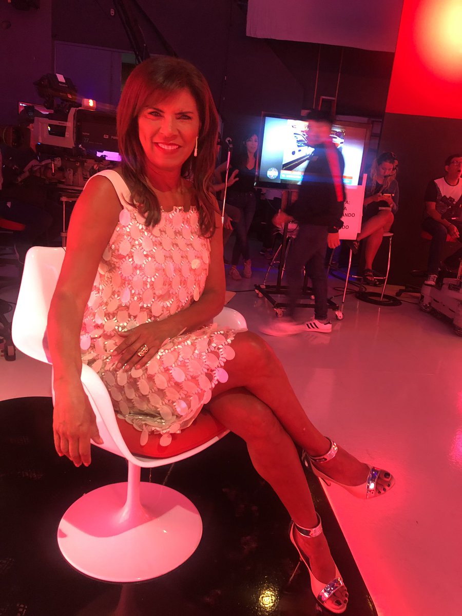 Un placer estar est semana en  #LAM  vestida por <a href="/PiaCarregal/">Pia Carregal</a> un vestido increíble,gracias Pia