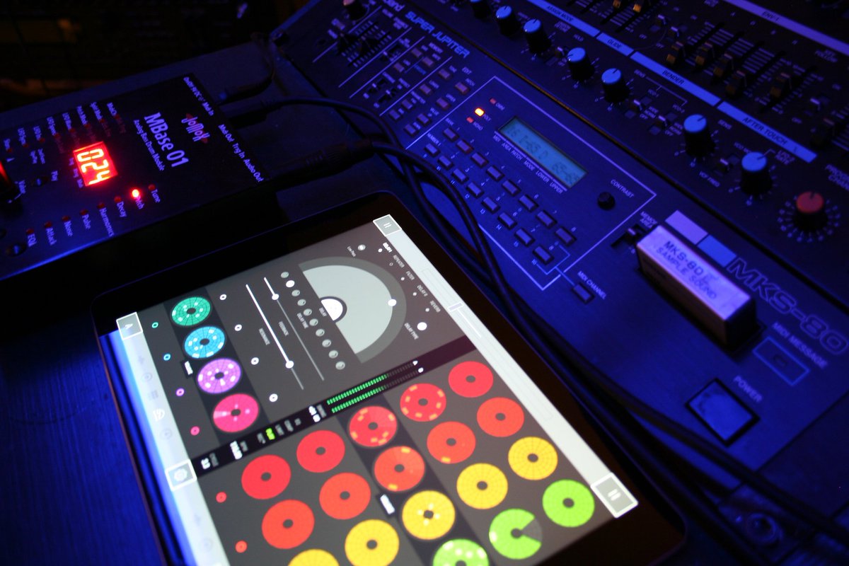 Loopseque's tweet image. All together now
#loopseque8 #mks80 #mbase01 #studio #live #ios #ipad