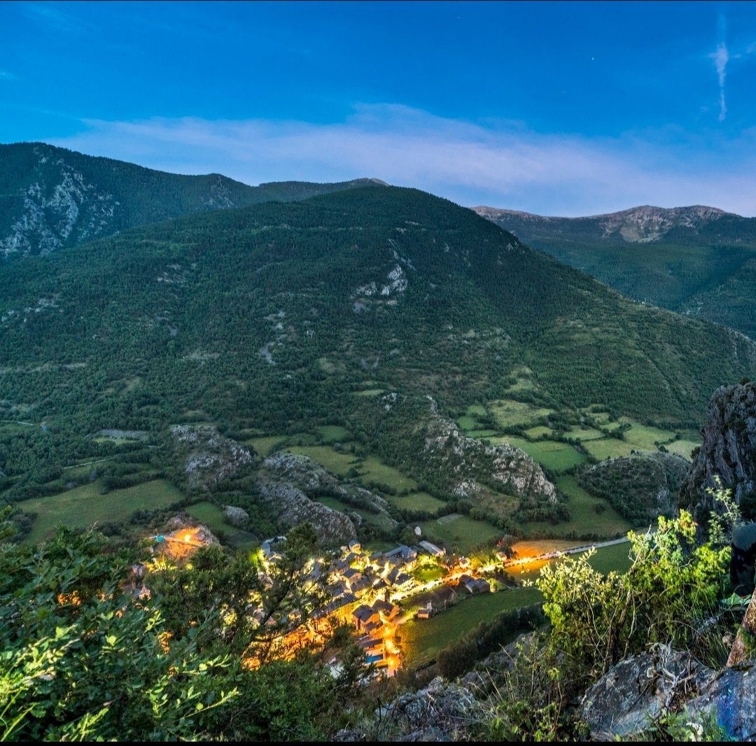 El 26 de gener #FESTAMAJOR a Alins, en motiu del seu patró #StVicenç ☺Més informació 👉 ow.ly/nUBZ30npgHK 📷 by @rodbab