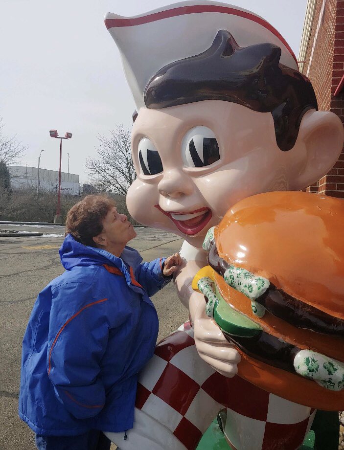 FranciscanHCC's tweet photo. We ❤️ Frisch’s Big Boy restaurant @FranciscanHCC! #OutAndAbout #FranciscanFun #TrilogyLiving https://t.co/LUP8Rk36zl