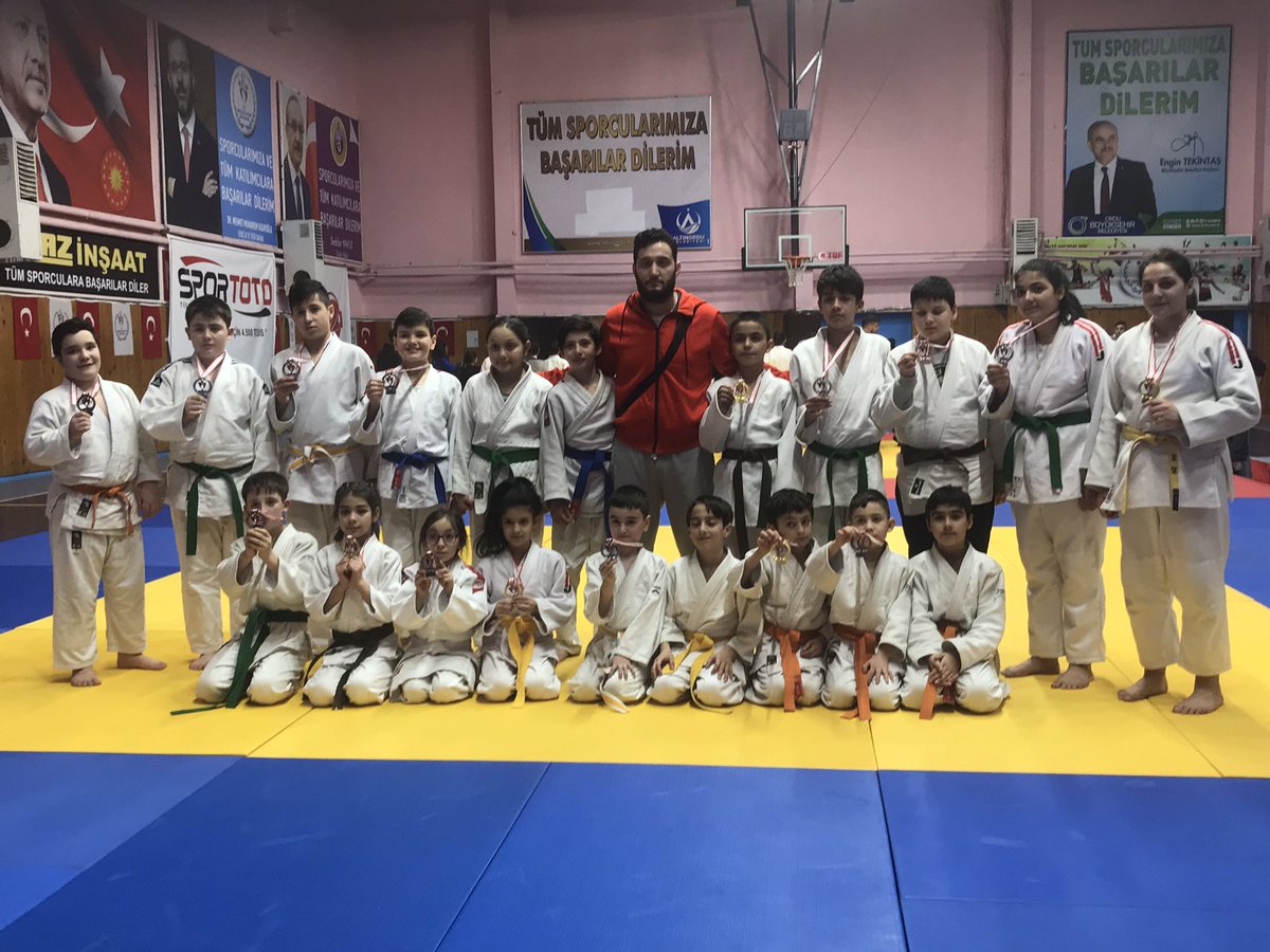 Yıldızlar ve minikler il seçmelerinde 5 birincilik 🥇  5 ikincilik 🥈6 üçüncülük 🥉olmak üzere toplam 16 madalya ile tamaladık.Sporcularımızı tebrik eder, başarılarının devamını dilerim. Emeği geçen herkese teşekkür ederim.