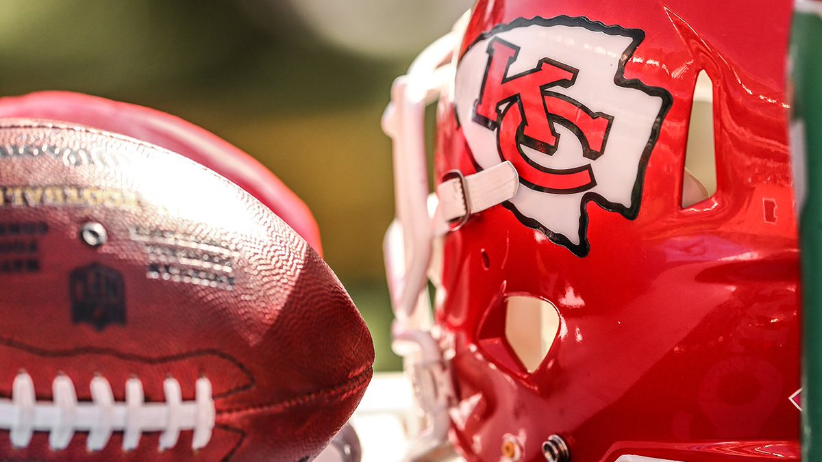 Chiefs's tweet image. Bob Sutton relieved of Defensive Coordinator duties.

➡️ chfs.me/2RaQoBi