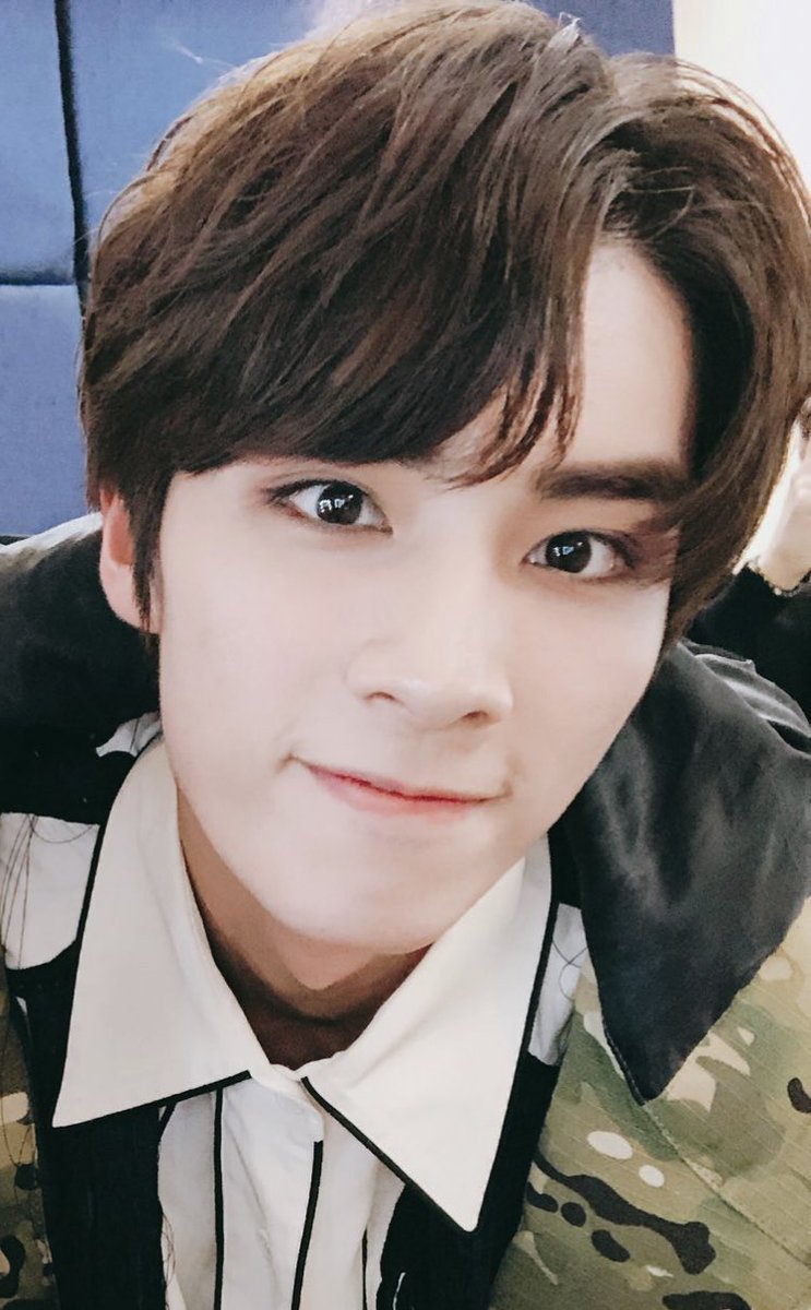xiaojunpics's tweet photo. maybe he took my heart https://t.co/GmGZ1EVsfZ