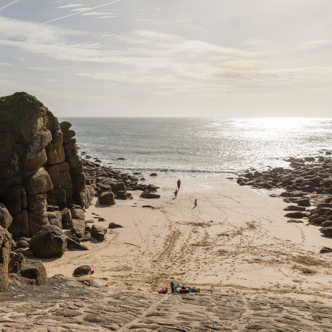 Winter in Cornwall means far less footprints on the beach!
.
.
.
#staubynestatescottages #holidaycottages #porthgwarracove #porthgwarra #southwestcoastpath #winterbreaks #wintersun #cornwall