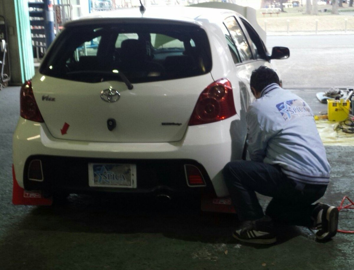NormanNagashima's tweet photo. Road to The movie OD2 No.6
⬛新人育成用Vitz RS(YARIS)
「マッドフラップ取付け」
篤洋には外装関連の作業から教えた
タイヤから吐き出される小石からボディや足回りを保護するための重要な部品だ
市販品より高い強度を保つためスチールでステーを製作した
#OVERDRIVE2
【本内容は創作です】 https://t.co/SVZ994Uh32