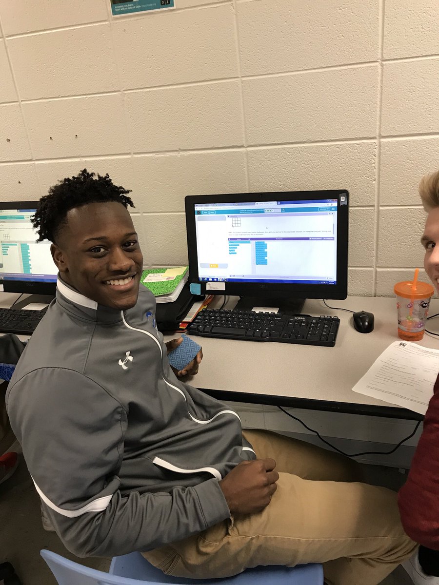 hrogers1618's tweet photo. AP CSP Ss started a unit on coding today #turtleprogramming @CburgHigh @kknight @tcboecareertech @anitadfoy https://t.co/hqFAwOuBrU