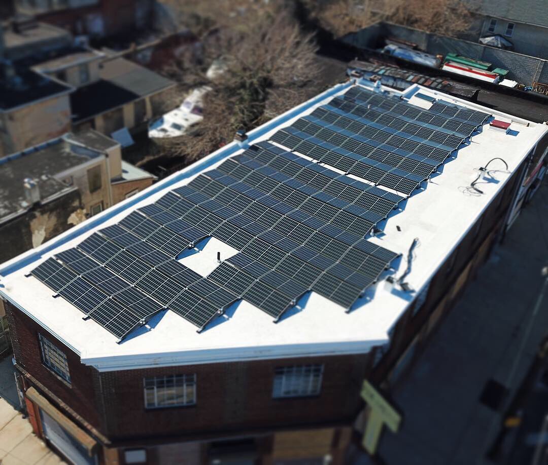 SolarStates's tweet photo. Congratulations to a #coffeeroaster and #artiststudio in West Philly for joining the rooftop revolution! Soakin’ up that sunshine today ☀️☀️ #solarstates #findyourpower #rooftoprevolution https://t.co/Hp8BX68yEV