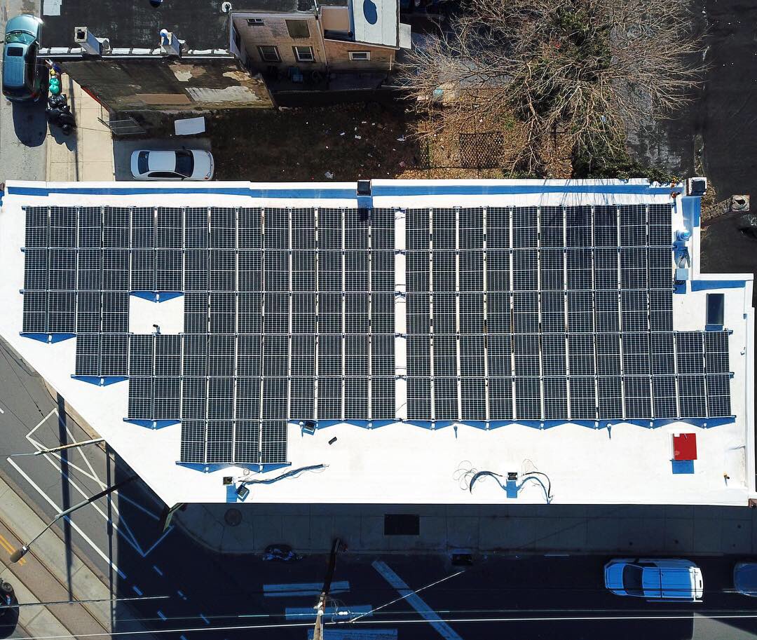 SolarStates's tweet photo. Congratulations to a #coffeeroaster and #artiststudio in West Philly for joining the rooftop revolution! Soakin’ up that sunshine today ☀️☀️ #solarstates #findyourpower #rooftoprevolution https://t.co/Hp8BX68yEV