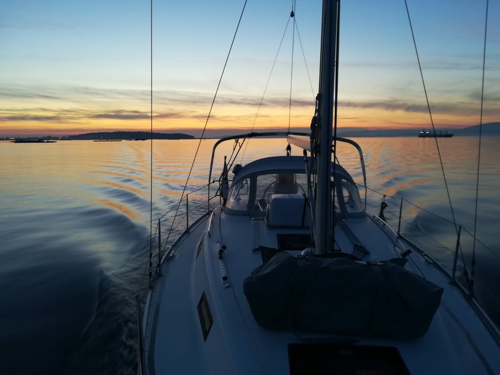 galleryyachts's tweet photo. La estela: nunca dejes atrás la pasión que mueve tus sueños... será tu guía para conseguirlos 💪🏻 ⛵️ 😍 #lifedreams #sailing #sunset #navega #descubretupasion #salidasenvelero #riasbaixas https://t.co/Lhte9CSHLu