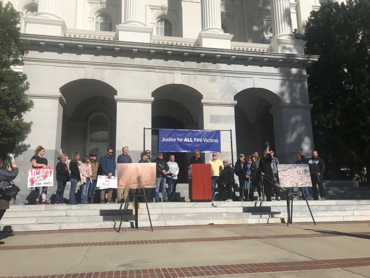 LemorAbrams's tweet photo. Erin Brockovich takes the podium #pgeprotest #ca https://t.co/Dw7sJR0bXI