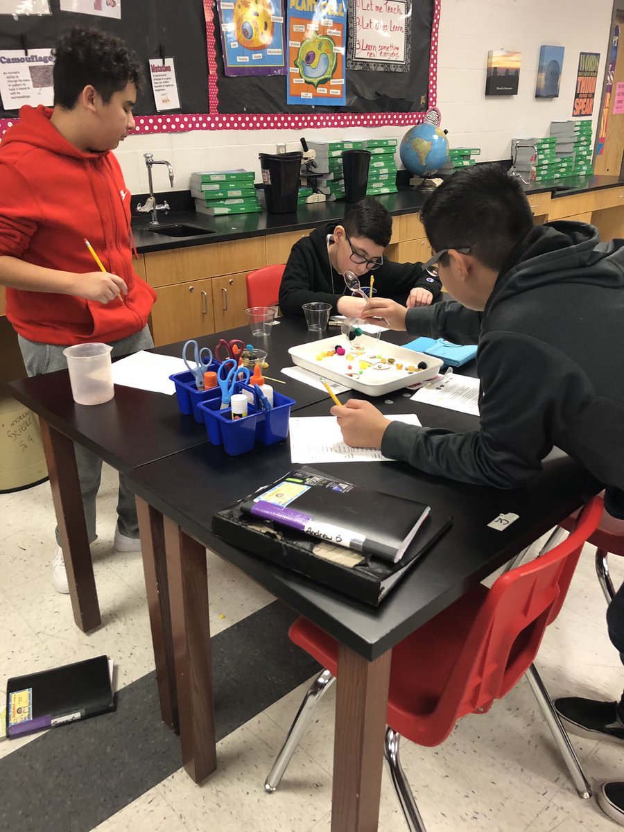 MMS students learning about natural selection through Battle of the Beaks. Awesome job Mrs. Moreno! <a href="/MemorialRaiders/">Memorial_Raiders</a>