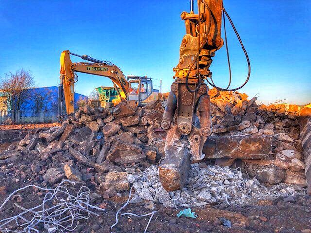 A munching day <a href="/CDC_Demolition/">CDCDemolition</a> <a href="/CDCEnviro/">CDC_Environmental</a> <a href="/tru7group/">Tru7 Group</a> <a href="/Guynicholls7/">Guy Nicholls</a> <a href="/JakeNicholls45/">Jake Nicholls</a> <a href="/tm__33/">Tony Marshall</a> <a href="/mark65re/">mark emeny</a> <a href="/Chinny63549321/">Chinny</a> <a href="/whipstreet/">Whip Street Motors</a> <a href="/meik1fitness/">Meik Jensen</a> <a href="/DavidClarkeCDC/">David Clarke</a> #truplant #cdcno1tru #strongertogether #eastangliasno1