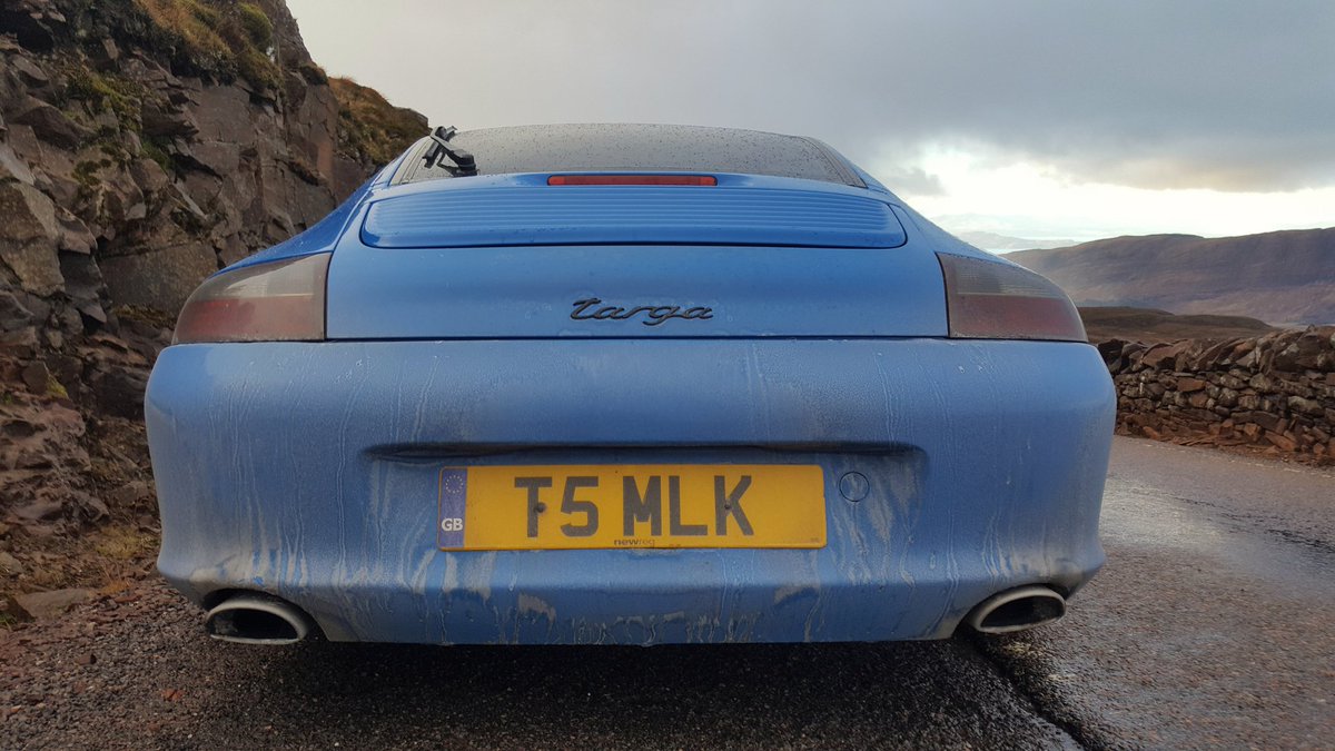 @Porsche911UK Snow, rain, sleet, salt, got bombarded by it all in #Scotland #nosubstitute #winterporsche #filth