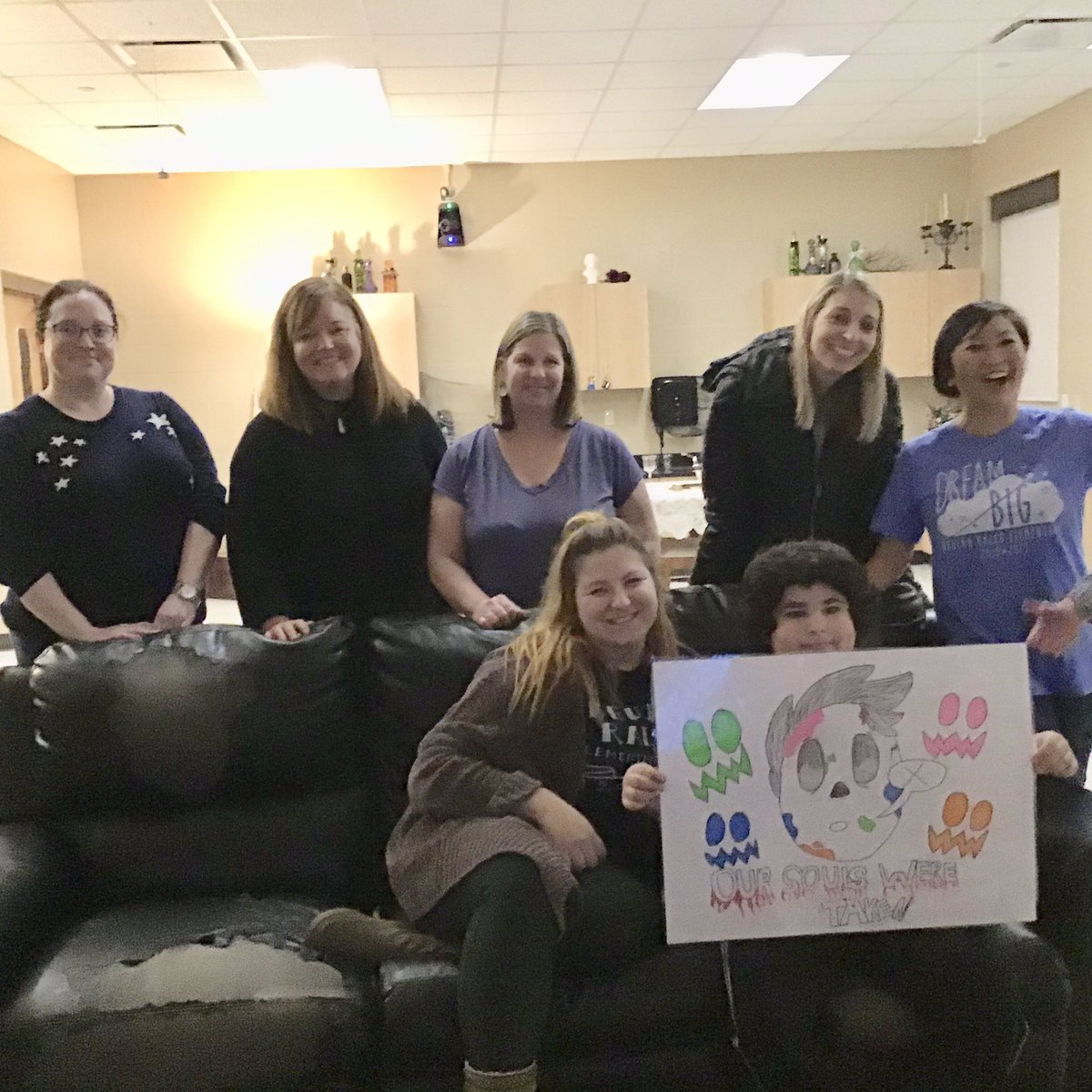 MrsReidBEU's tweet photo. Our fifth graders ran the first night of their Service Learning Escape Room tonight. Only 1 group out of 4 escaped! #WinchesterMansion #servicelearningproject @BeulahRalphElem @MsJenBrownBEU @Ms_Pattonbeu @jstarke9 @QImler https://t.co/jQ1EcPNgDK