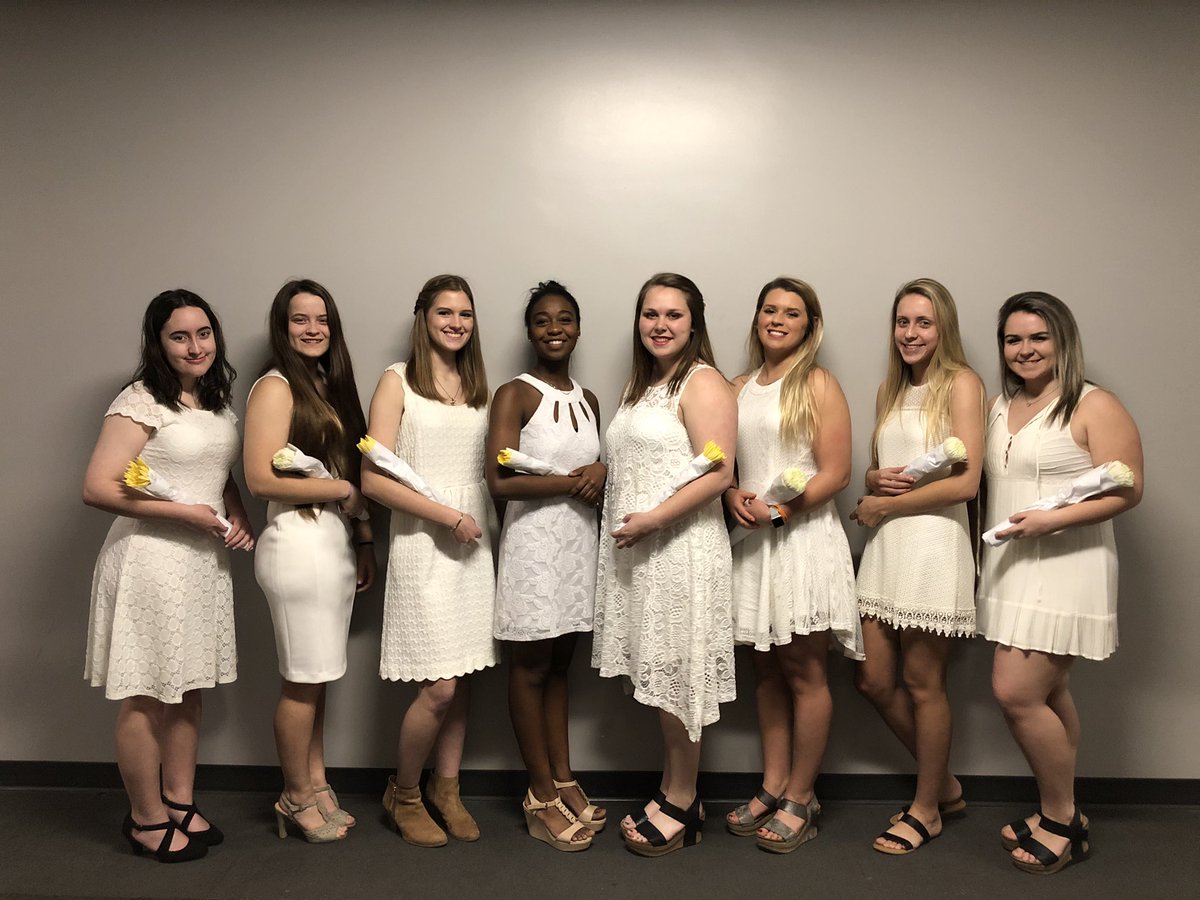 We are so excited to introduce our newly initiated Epsilon class! We are so excited to see the work you girls do this semester! 💛💚 #sigmaalpha