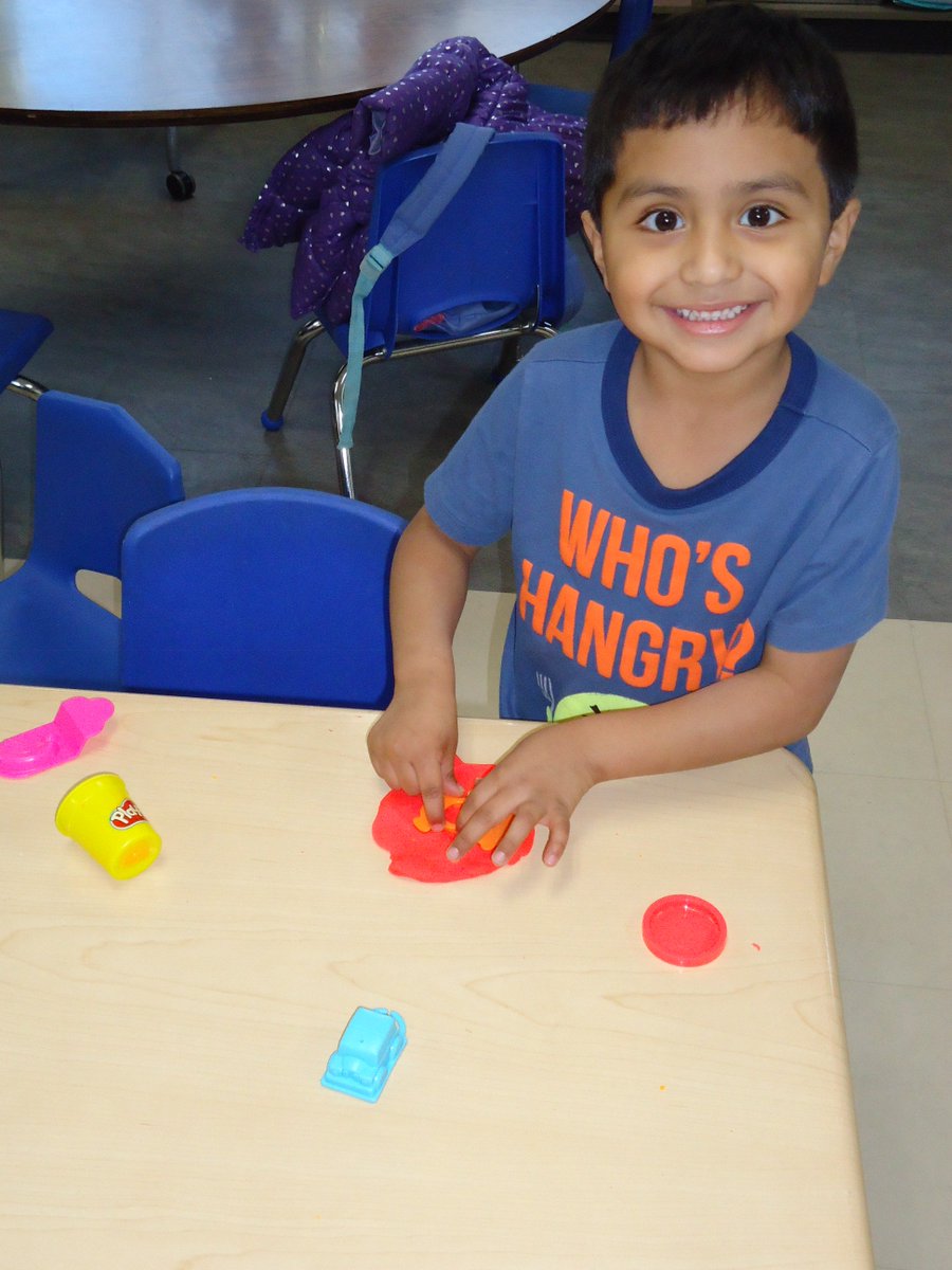 fmteducare's tweet image. The Littles had fun with Play-Doh #TheLittles #SquishyFun #WhatDidYouMake @playdoh