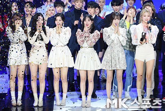 yeochinqu's tweet photo. Congrats #GFRIEND #여자친구 @GFRDofficial on #Sunrise1stWin at SBS The Show! #GFRIEND48thWin https://t.co/dXg8998GOD