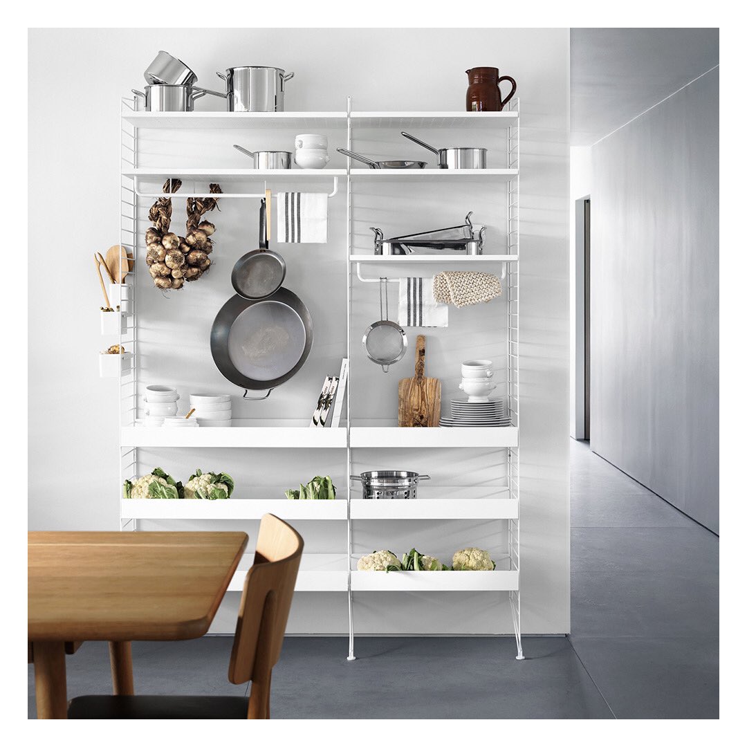 mobler_es's tweet image. String System fue diseñado en 1949. En más de 60 años ha pasado de ser un concepto innovador a convertirse en una de las piezas más icónicas del #diseñoescandinavo 
#stringfurniture