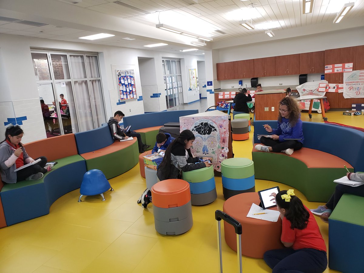 SAguirre_RES's tweet photo. 5th Grade Scholars using Edmodo to upload assignments and access #Quizlet notecards. #BuffaloStrong #TechnologyStrong #TeamSISD @SGTCarrasco_ES @SGTCarrasco_JCE https://t.co/a3y1fVu6pB