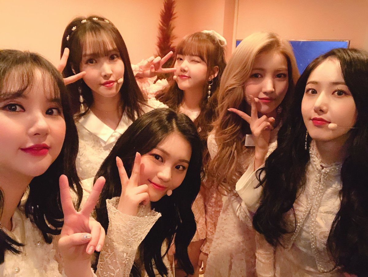 buddny's tweet photo. Im late,but still congrats to our girls~
Rise!!Sunrise!!
HaeYa~HaeYa
#Sunrise1stWin
#Gfriend48thWin
@GFRDofficial
#GFRIEND https://t.co/z2EZxJuwTk