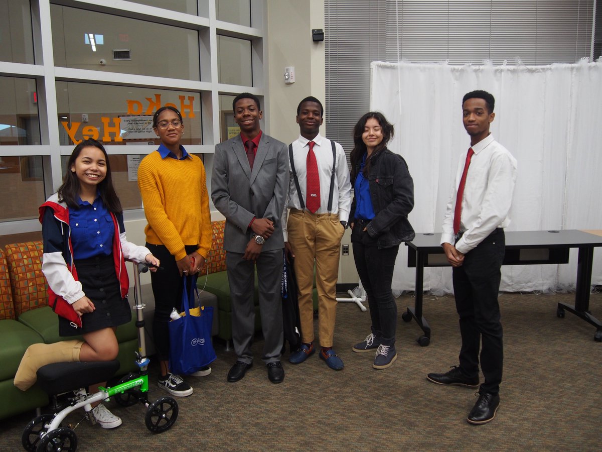 manvelmcconnell's tweet photo. Thank you @mavengclub for presenting to the Warriors for College and Career Day!  #MJHCCD19  @ManvelJH @ManvelHS https://t.co/6xsk7ScRjv