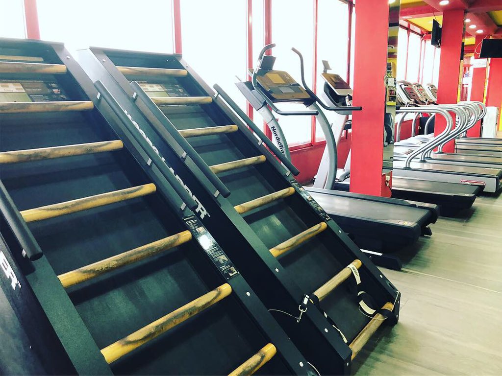 goldsgymgh's tweet photo. So much energy in 4 frames. 👌🏾 Tell me you feel it too fam! •
•
#Energy #Ghama #Goldsgymgh #bodybuilding #24hourfitness #personaltrainer #Gym #GoodSpace •
#Goldsgymgh to be featured https://t.co/ronje8sBYl
