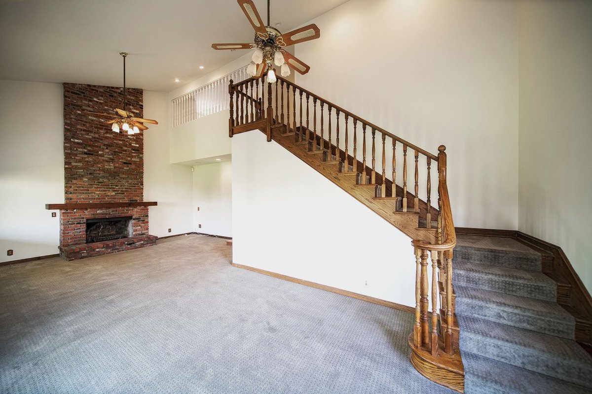 Bfogger's tweet photo. Big Beautiful Burbank Home 1424 N. Catalina St Burbank : 6BD +3BA 6,316 SQFT Home $979,000.00 Open Sunday 1-4pm https://t.co/cMMCNCaFQi #forsale #realestate #Burbank #listing #dre01149065 #fogglisting https://t.co/zYhWkUs0HO