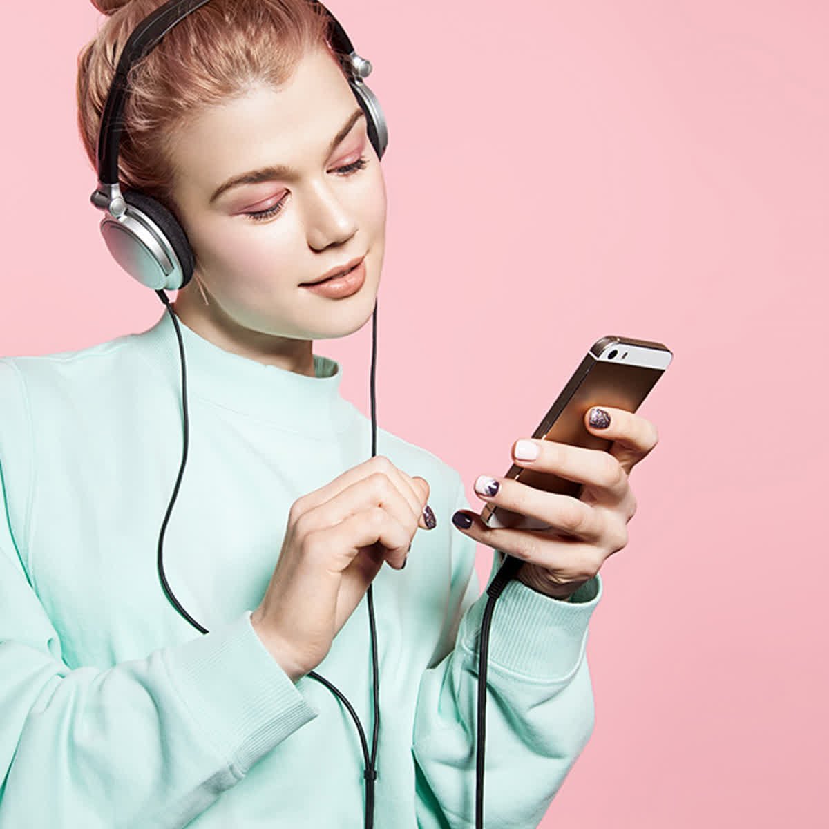 Bestwirless's tweet photo. 🎶Start off the new year with new tunes! When you're a new subscriber to apple music, you'll get 6 months free! 
Come in and ask us how!
▫
#freemusic #freeitunes #android #bestwirelss #verizon https://t.co/oh0yh1kjcL