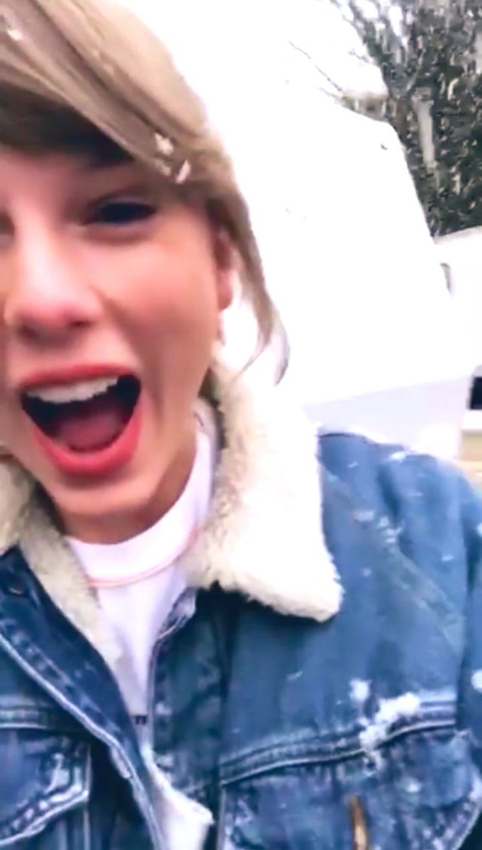 TSwiftNZ's tweet photo. 🥰🌨❄️ https://t.co/j92mcfzsln