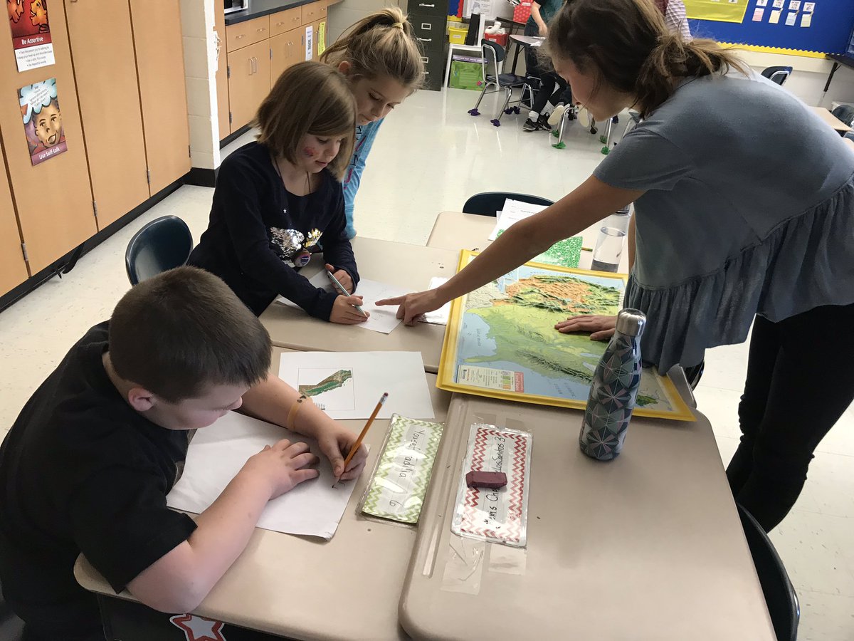 MrsMizesClass's tweet photo. Ss used #topographymaps to see elevations, rivers, and lakes in their states!! Tomorrow we make our maps! @FernHillES #mapskills https://t.co/DqnXo3L2CA