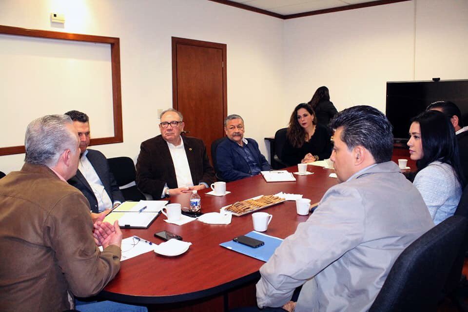 SETRA_COAH's tweet photo. @RomanCepeda realizó reunión con organismos empresariales Heriberto Castañeda Cirio de #Canaco Servytur Saltillo, Everardo Padilla de #Canacintra, Ricardo Sandoval y Miguel Monroy de #Coparmex, Ramiro Peña y Karla Fuentes de #Arhcos y Mario Hernández de #AIERA.
#FuerteCoahuilaEs https://t.co/LvmaB5aPJA