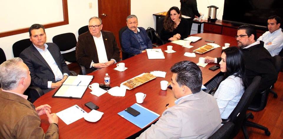 SETRA_COAH's tweet photo. @RomanCepeda realizó reunión con organismos empresariales Heriberto Castañeda Cirio de #Canaco Servytur Saltillo, Everardo Padilla de #Canacintra, Ricardo Sandoval y Miguel Monroy de #Coparmex, Ramiro Peña y Karla Fuentes de #Arhcos y Mario Hernández de #AIERA.
#FuerteCoahuilaEs https://t.co/LvmaB5aPJA