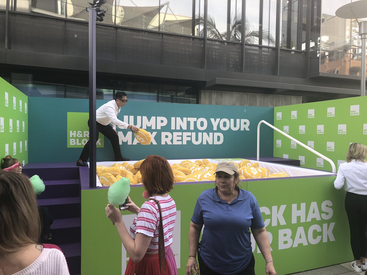 hrwatts6's tweet image. Amazon treasure truck featuring H&amp;amp;R Block software for a steal!  So fun!  #blockhasyourback #treasuretruck