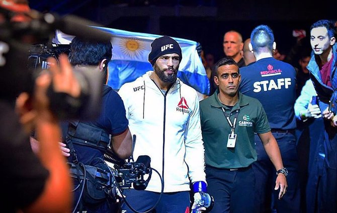 ESbeINSPORTS's tweet photo. El argentino @SPonzinibbioMMA acusa a @RafaeldosAnjosS de huir a un pleito que podría abrirle el camino a disputar el tiítulo welter del #UFC 

#beINCOMBAT 👊  #Candelita 🔥

Los datos: 👉  https://t.co/5XX8YyIPZK https://t.co/G5zIysG00m