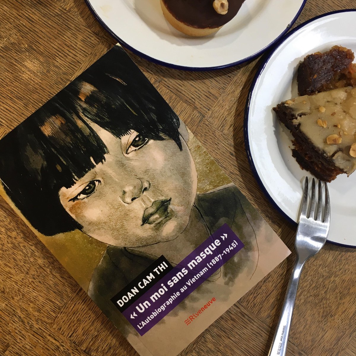 [EN LIBRAIRIE JEUDI]
L'essai incontournable sur l'autobiographie vietnamienne. L’ouvrage examine comment s'est développé ce genre de l'exploration personnelle de 1887 aux années 1940-1945.
"Un moi sans masque" de Doan Cam Thi.
👉 bit.ly/UnMoisansmasque