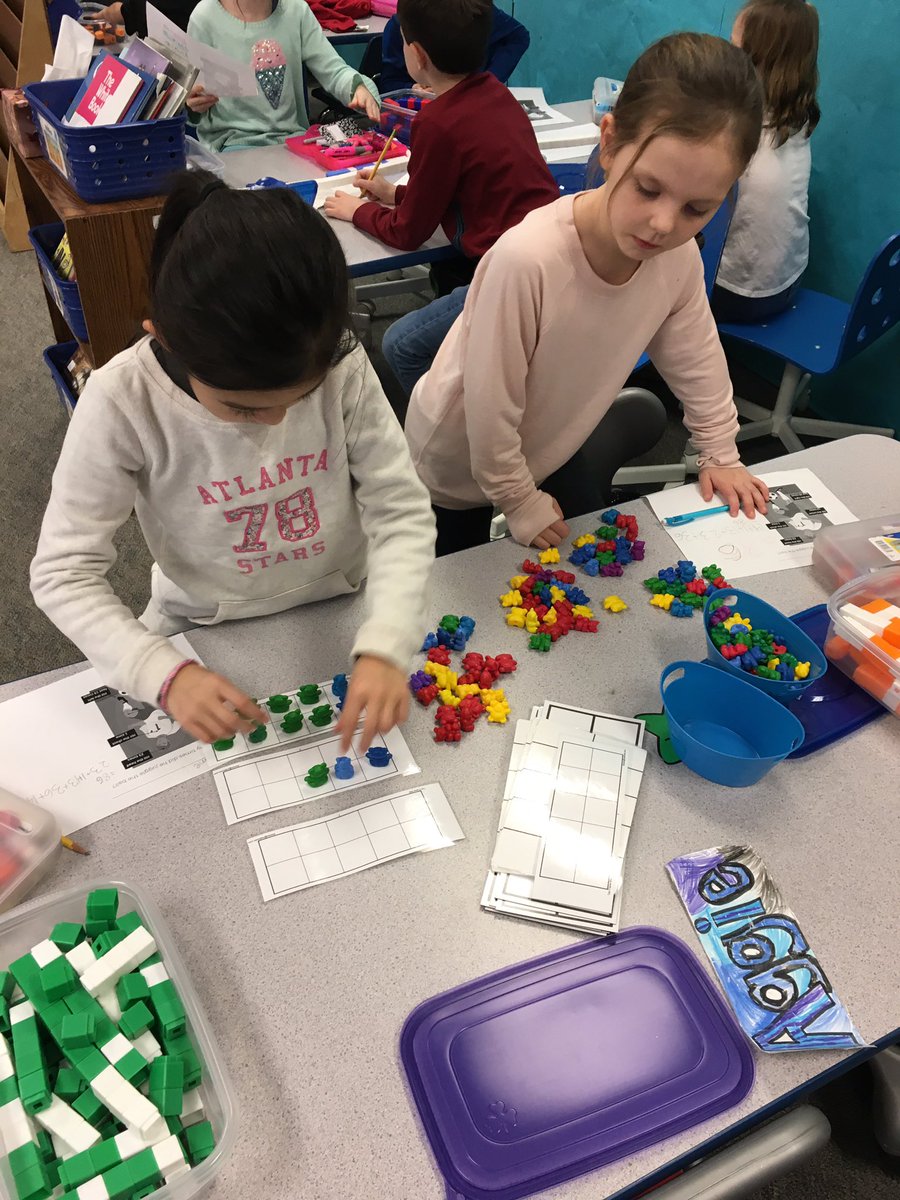 ReimaginingMath's tweet photo. @beDCSD @FirstwithFarny Ss making sense of @gfletchy ‘s Juggler task. 1 pair of Ss commented after using multiple tools “it’s better (more efficient) to think about tens & ones (when counting)” #iteachmath #unitizing https://t.co/lV9VQzzozZ