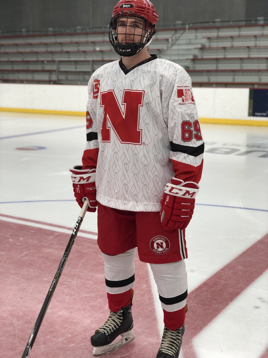 HuskerHockey's tweet photo. The 2019 #HuskerHockey Cancer Awareness Game jersey 🔥🔥 https://t.co/jzG5DJmx87