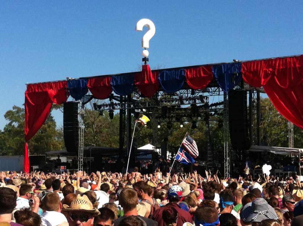 DaniiR00's tweet photo. Can we please bring back the #whichstage question mark!?!
#roo19 #bonnaroo #itsastaple #prettyplease #whoswithme https://t.co/kcrFROms3r