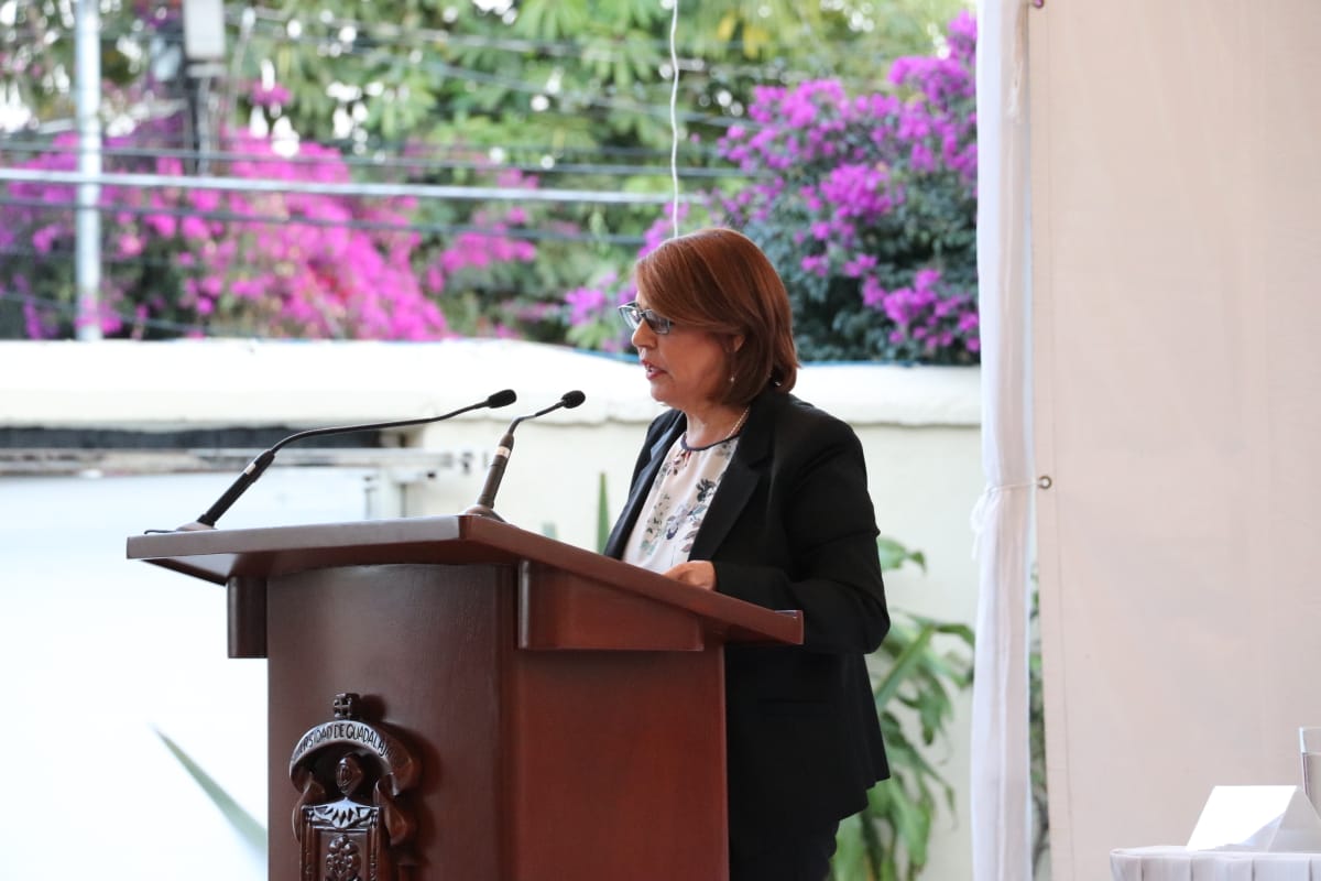 Asiste <a href="/CynthiaCanteroP/">Cynthia Cantero</a> al Informe de Actividades 2018 de la Dra María Esther Avelar Álvarez Rectora de @UDGVirtual_SUV con quien hemos desarrollado estrategias para fortalecer especialización en materia de #Transparencia y #PDP tal es el caso de Maestría que dirige <a href="/SRRIGOBERTO/">RIGOBERTO SILVA</a>