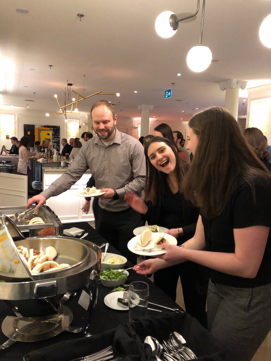 ThisIsMagnet's tweet photo. 🥳#MagnetSalesKickOff 🥂 These Magneteers are just settling into their evening @WalperHotel 🍴#SalesDinner #MagnetKickOffWeek #HQ #kwawesome #LoveOurTeam #AllMagnet https://t.co/4dMtOpmSos