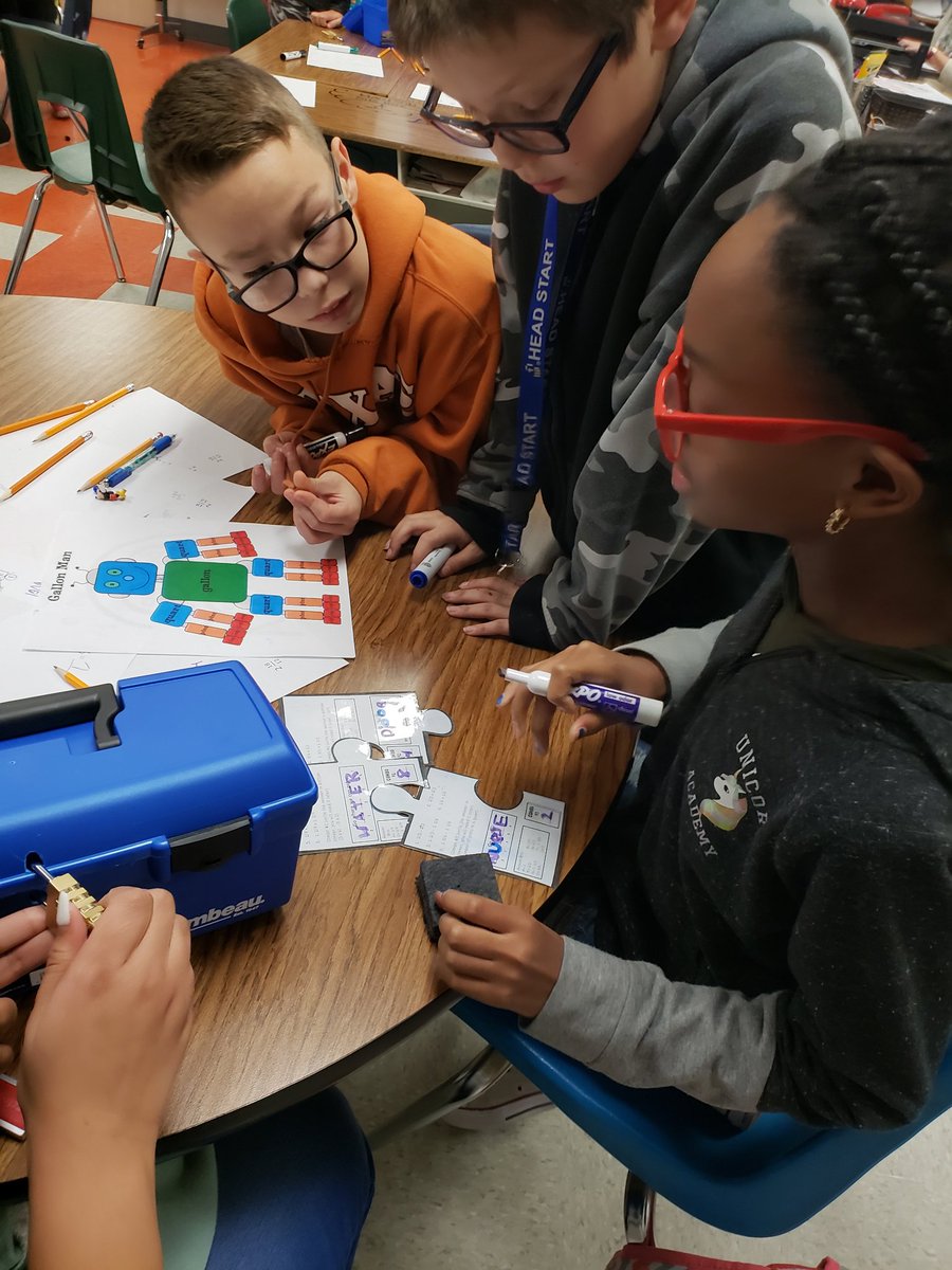 RAESEagleNation's tweet photo. Fuentes's 5th grade (&amp; student teacher, McWhorter) practicing adding fractions with unlike denominators. #whatsbestforkids #fractionsmadefun https://t.co/rr27RUctrE
