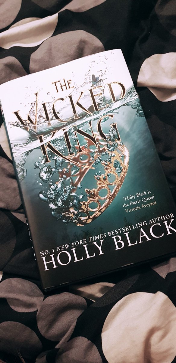 scuttledbug's tweet photo. Just finished reading The Wicked King and it was beautiful! Now I have to wait another year before the next book comes out 😱😭 https://t.co/JdPRy9CYe8
