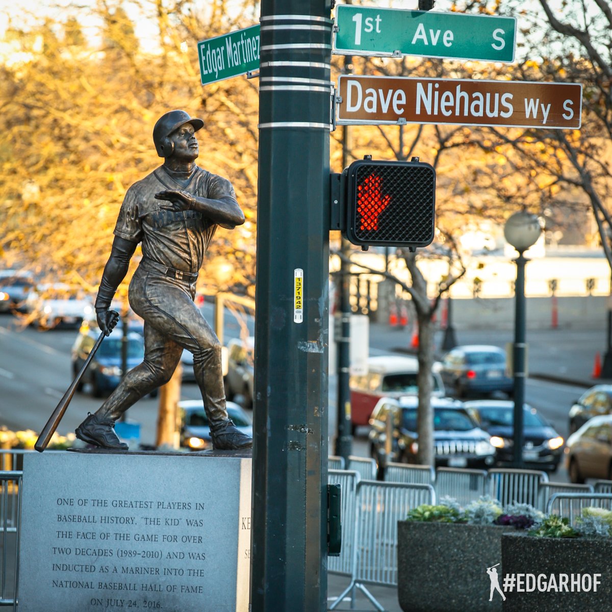 Mariners's tweet image. You'll now find THREE Hall of Famers at the corner of Edgar &amp;amp; Dave. @TMobilePark #EdgarHOF