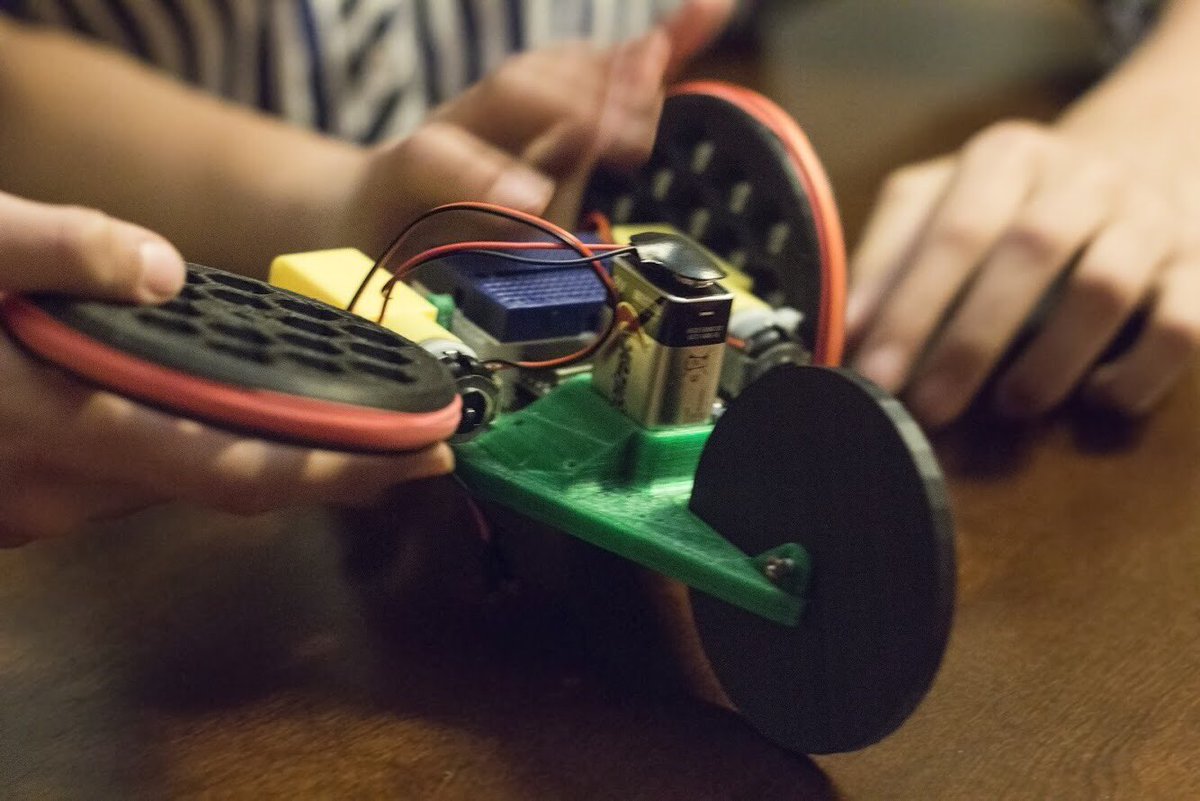 danielleboyerr's tweet photo. @DarinDASI great presentation today on 3D printing at #emswug! It was really helpful and well put together. See you at SWW! Here’s a 3D printing project I’ve been working on with my FRC kiddos 😁🤖 https://t.co/WqLLGnpUc6